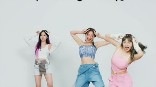 Jihyo and momo I see you two 👀👀|