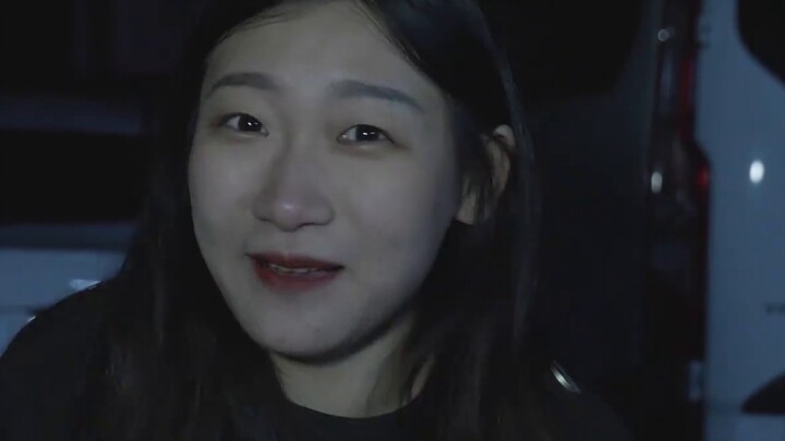 Kosongkan dompet Anda dan nyalakan kembang api senilai 10.000 yuan untuk menghibur semua orang.