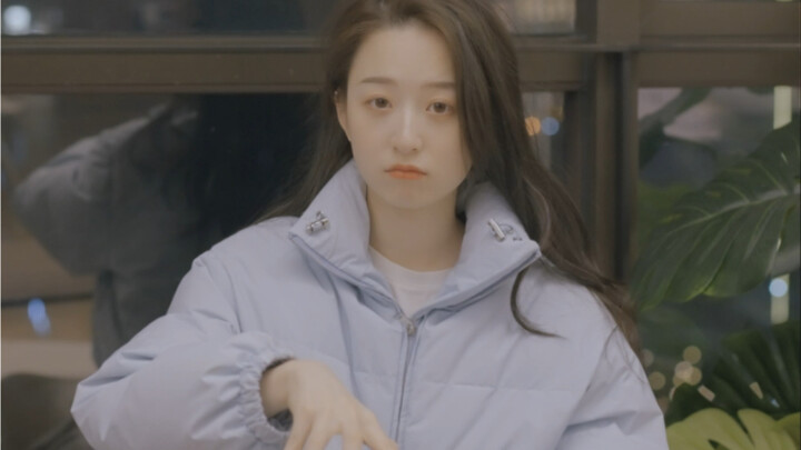 هي قمرك الساطع في الليل، أما أنت فوشمٌ أحمر في قلبي.