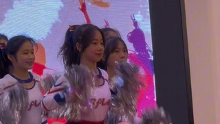 没想到啦啦操比赛居然也能拥有直拍~