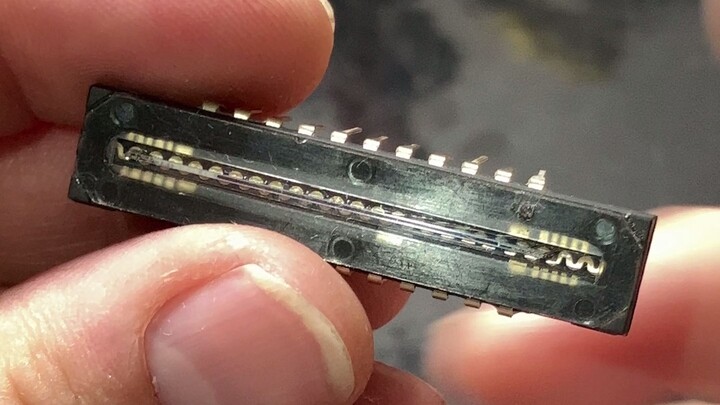 El Sensor De Un Escáner De 2002 Bajo El Microscopio