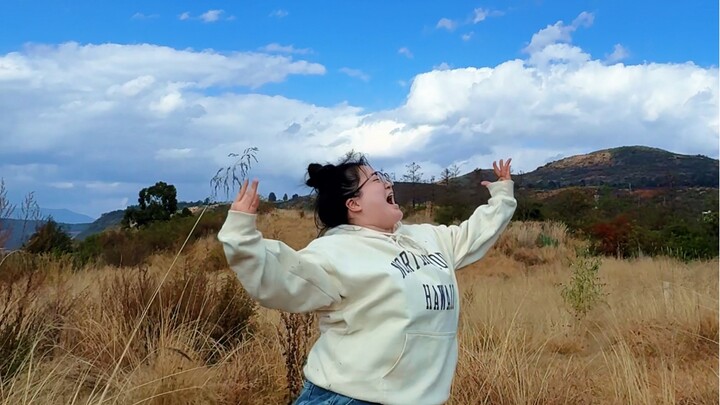 Dance Wang Zhaojun a billion times. In Yunnan, it seems that you can reach the sky with your hands. 