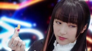 Bisakah layar hijau di sisi Kamen Rider Bibi Azuma menjadi sedikit lebih jelas...