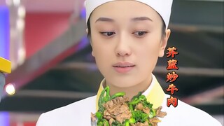 พ่อครัวทำอาหารจานหนึ่งและอยากให้เชฟชิม แต่เขาเตะมันล้ม!