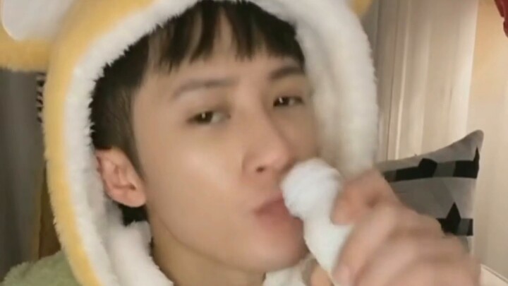 Tan Jianci|| My mind was full of "milk" in the middle of the night