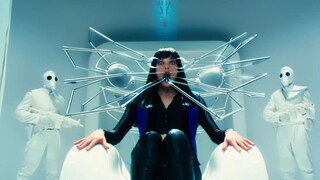 Trong tương lai, toàn cầu bùng phát virus khát máu, người nhiễm bệnh chỉ có thể sống được 12 năm, nh