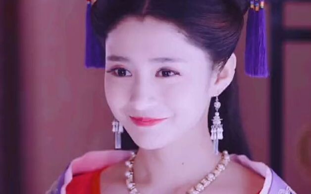 อยู่ดีๆ ก็รู้สึกว่า “หลี่ฉางเล่อ ชื่อหยุนโยว คุณหญิงใหญ่ชื่อหยุน” ช่างเหมือนกับถูกปั้นขึ้นมาจากแม่พิ