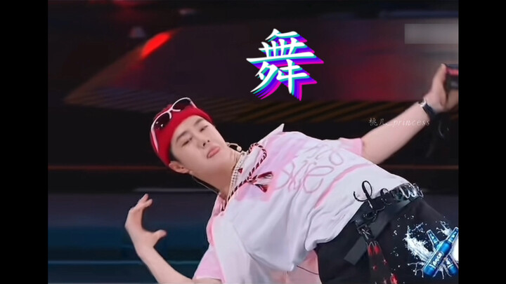 Wang Yibo menari keren banget, cepat tapi tetap rapi, ritmenya juara!