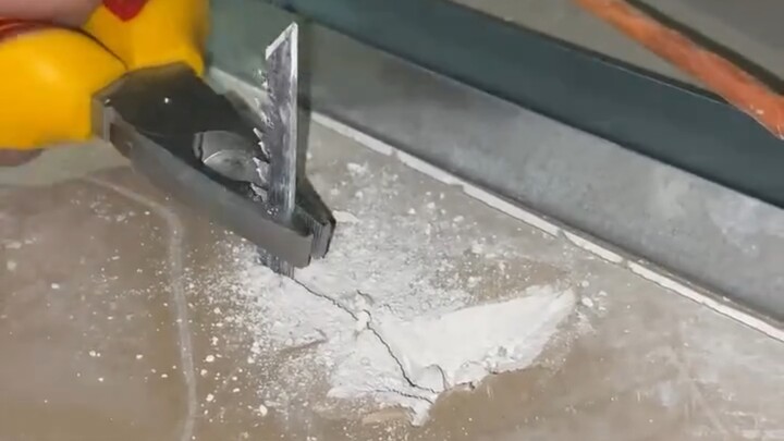 How do you get stuck on the saw?