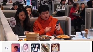 Đừng quá thấp hèn như vậy, mẹ cậu mà nhìn thấy sẽ khóc đấy.