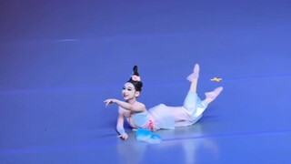 Versi lengkap final tari "Membimbing Musim Semi ke dalam Mimpi" oleh Xiao Jiowo, sangat luar biasa d