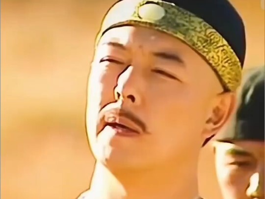 Ji Xiaolan represents ideals, while Heshen represents reality.