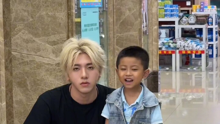 أشعر أن ابن أختي يشبه أحد معارفي الراحلين.