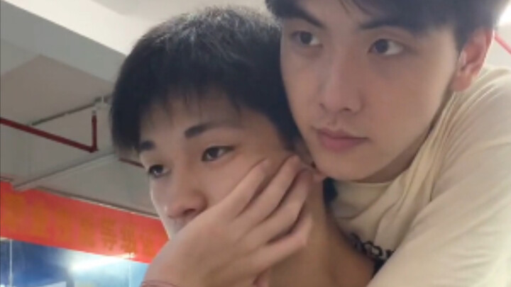 当你和一个校草谈恋爱时……