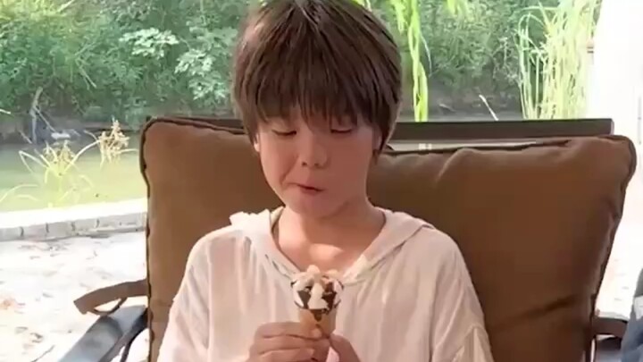 #Zhang Dada Helps Enheng with Homework# When Zhang Dada meets Enheng and has to help him with his ho
