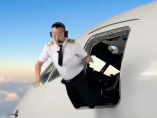 عندما تخبر الذكاء الاصطناعي أنك أنت الذكاء الاصطناعي: