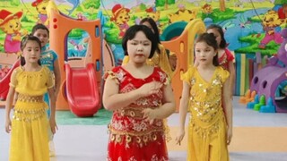 新疆丫头子们跳印度舞，现场气氛真的超级活跃 ，场面非常精彩