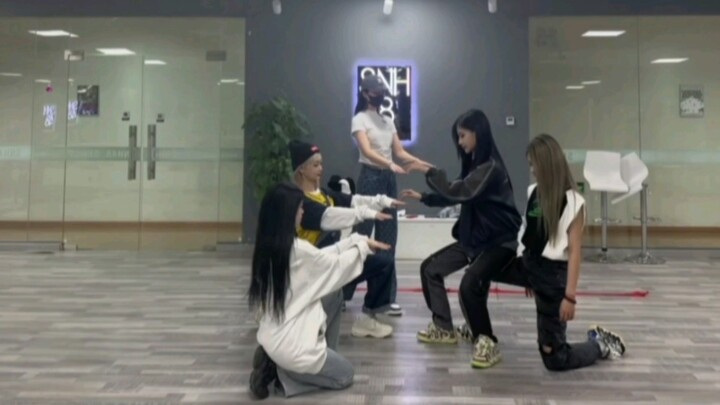 غرفة التدريب للنوم (الأكمام القصيرة رائعة جدًا، أليس كذلك؟