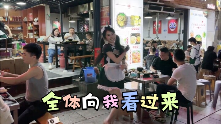 Dan Bao danced the Pure Land dance in the middle of the crowd on the street, and Liu Feier was embar