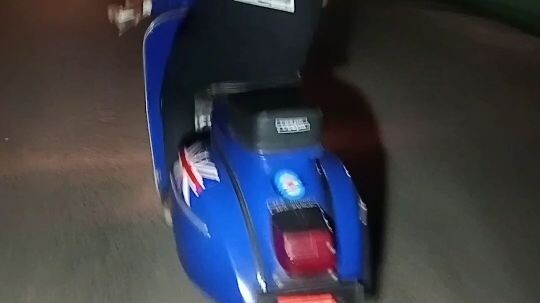 jalan malam naik vespa