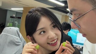 This must be the默契 between me and my female colleague!