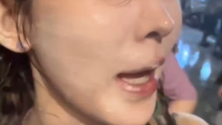 ทำไมน้ำวันนี้เหนียวหนึบจัง [เหงื่อ]