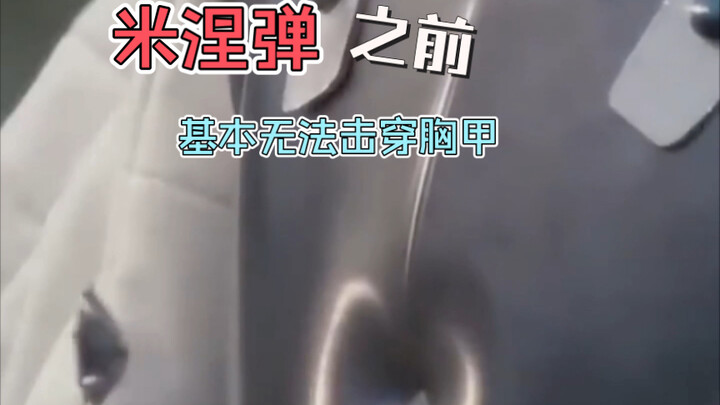 Chụp chậm cảnh bắn súng hỏa mai vào áo giáp ngực