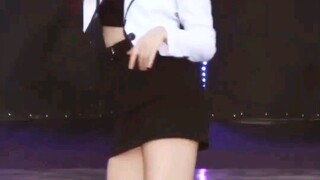 Beautiful Girls while Dancing 😻