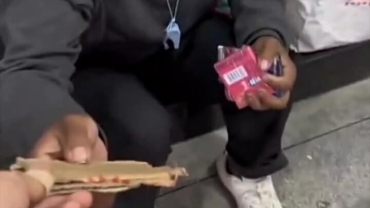 Cardboard passes through the lungs, parents weep, the banquet starts tomorrow, 200 per person.