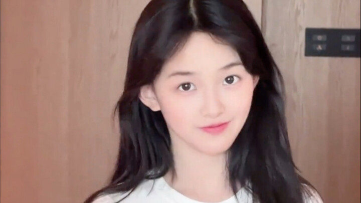 เกอเกอ: แกล้งทำเป็นแอบสแตรกต์เหนื่อยมาก ดีนะที่ฉันแอบสแตรกต์จริงๆ #หลิวเกอเกอ