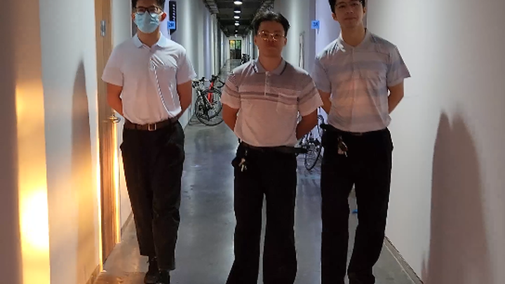 几个大学生，挑战领导装进食堂，阿姨看了都叫好（别三连，怕社si，这个学校还有在乎的人）