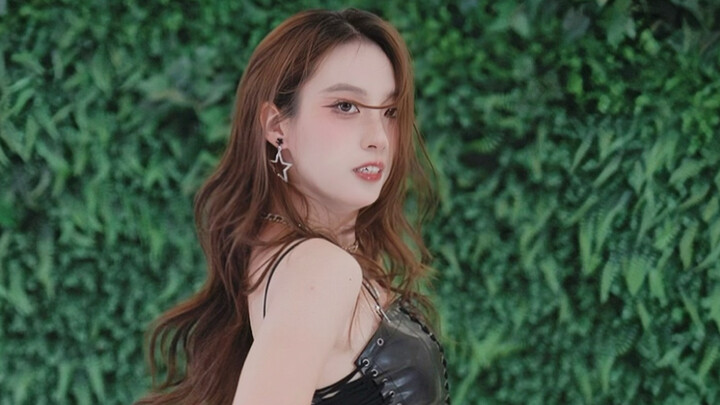 Lips Hips Kiss | I’ll Keep Chasing Kiss Sister Forever! | Julie’s Position