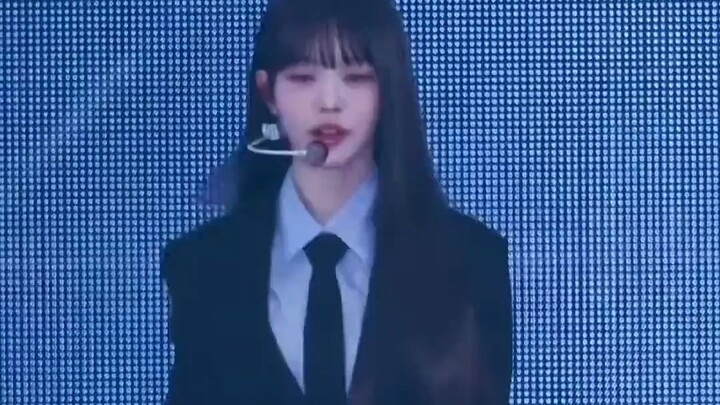 Que hàn này quá bá đạo luôn… Nếu như sự ghen tị có thể đổi thành tiền thì Zhang Yuanying đã là tỷ ph