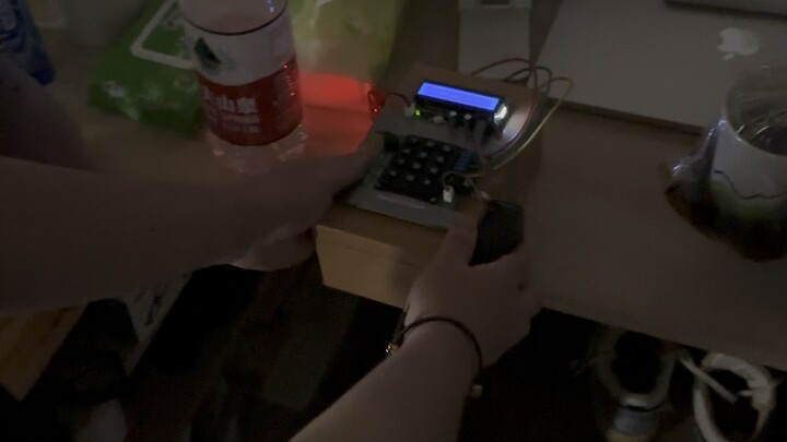 رفيقي في السكن اعتبر مكتبي صغيرًا جدًا!