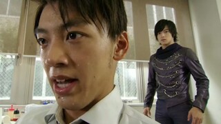 Adegan obrolan lucu di Kamen Rider