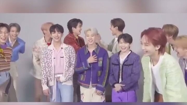 Thêm một cách thể hiện sự tin tưởng giữa các thành viên SEVENTEEN: Khi chào hỏi, “Với nhiều thành vi