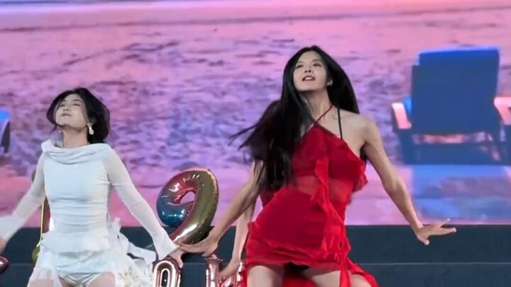 [Nankai University]: The senior female student is truly multi-talented.