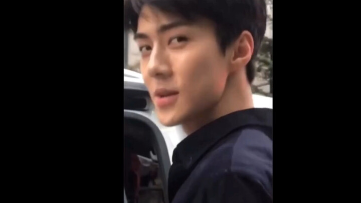 อู๋ซื่อฮุ่นแค่มองแวบเดียวก็ตราตรึงใจไปทั้งชาติ!