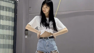 เด็กน้อยที่ไม่รู้จักซ้อมเต้นทุกวัน บอกฉันสิ บอกฉันสิ