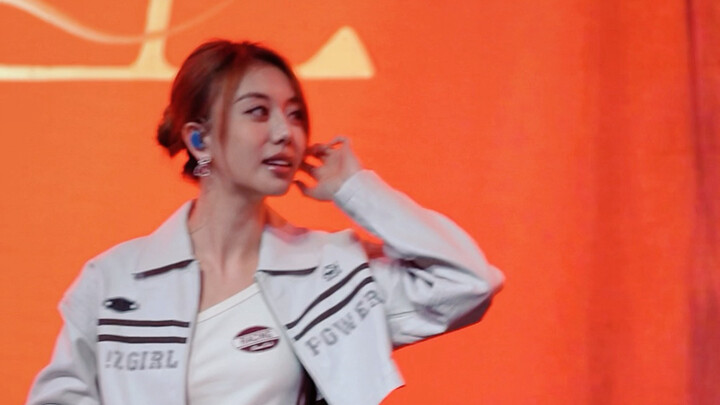 【Liu Renyu】Tampil langsung di acara ulang tahun Qiang Dongyue dengan menari lagu tema “Pick Me” dari