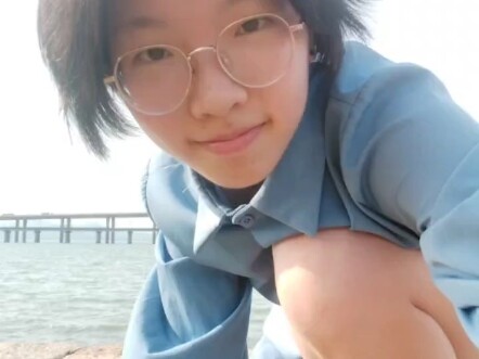 海边跳群青，好有活人感