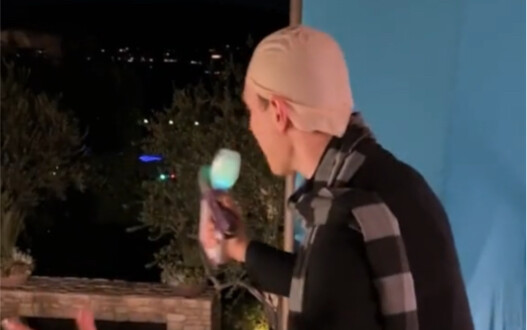 ما يهمني، إذا ما استطعت تدميره لوحدي فسأستعين بفريق كامل هههه...