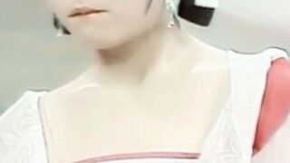 Cô ấy thực sự rất xinh đẹp, nhưng vào thời đó, ngành công nghiệp điện ảnh và truyền hình là cuộc chi