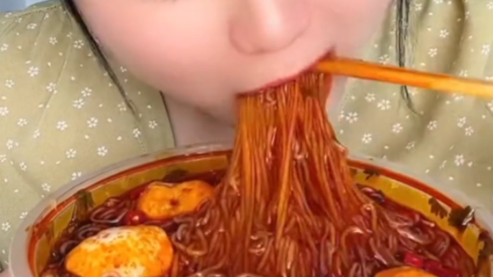 Farewell to clichés—this mukbang creator is a breath of fresh air! A roundup of authentic, cozy food