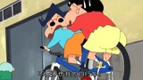 Xiaoxin's behavior is always hilarious, such as rubbing the wheel with his butt