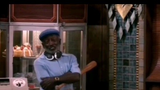 [2 Broke Girls] Max confronts the scumbag with dominance, Earl assists in time