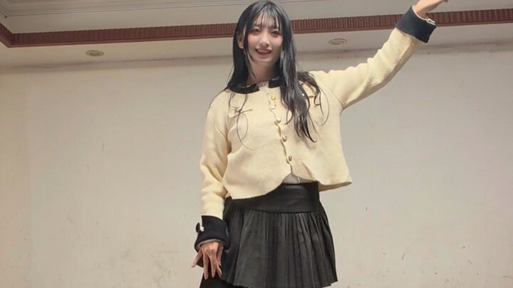 ครั้งแรกที่เห็นสาวๆ เต้นบนโต๊ะ