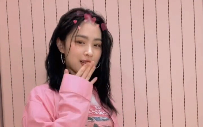 [Shin Ryujin/Ryujin] Ryujin trên TikTok lại nhảy trên ban công, Awei chết rồi ahhhh