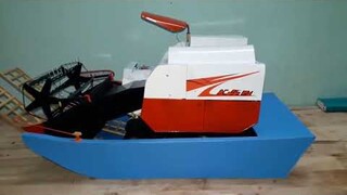 MÁY CẮT LÚA CHẠY LÊN CHẸT