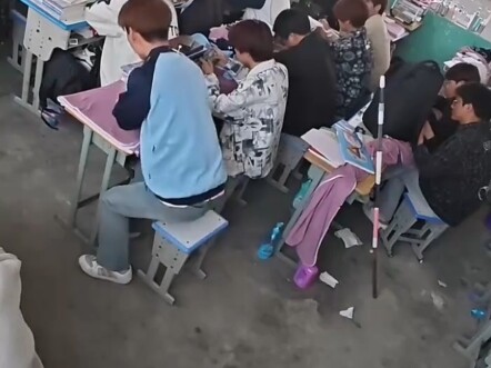 [قنوات المزج TV] لا يوجد في الصف أي شخص شعره أسود